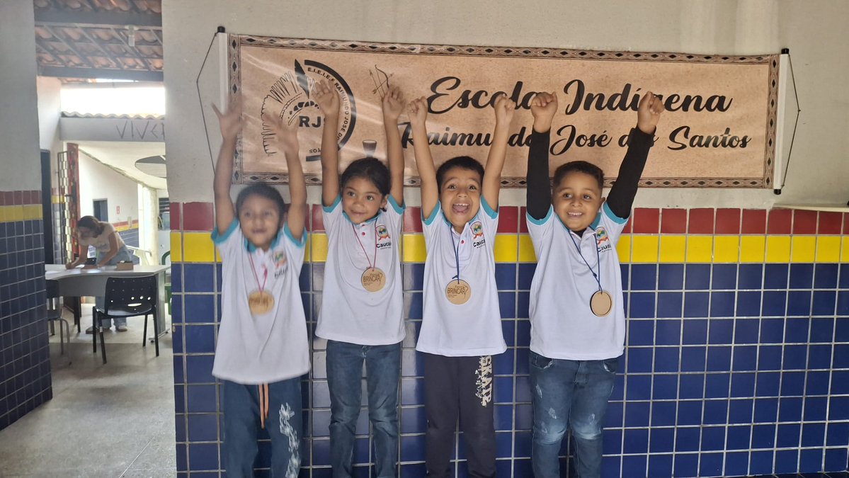 Gisteren een training over Learning Through Play in Tabuleiro (CE, BR) vastgelegt. Vandaag in Japuara gewoon een activiteit uitgevoerd. De scholen ontvangen eigen versies en dan kunnen de Brazilianen het zelf! Mogelijk gemaakt door aboutschool.nl en <a href="/BCBroekhin/">BC Broekhin</a> <a href="/SomlVo/">SOML</a>