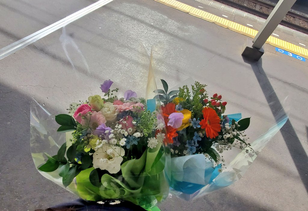 yuno08_'s tweet photo. ご卒業おめでとうございます🌸

先輩がいてくれるってどこか安心感があって、大きな支えでした!!

3年間本当にお疲れ様です😭 https://t.co/iNn9JF0EMI