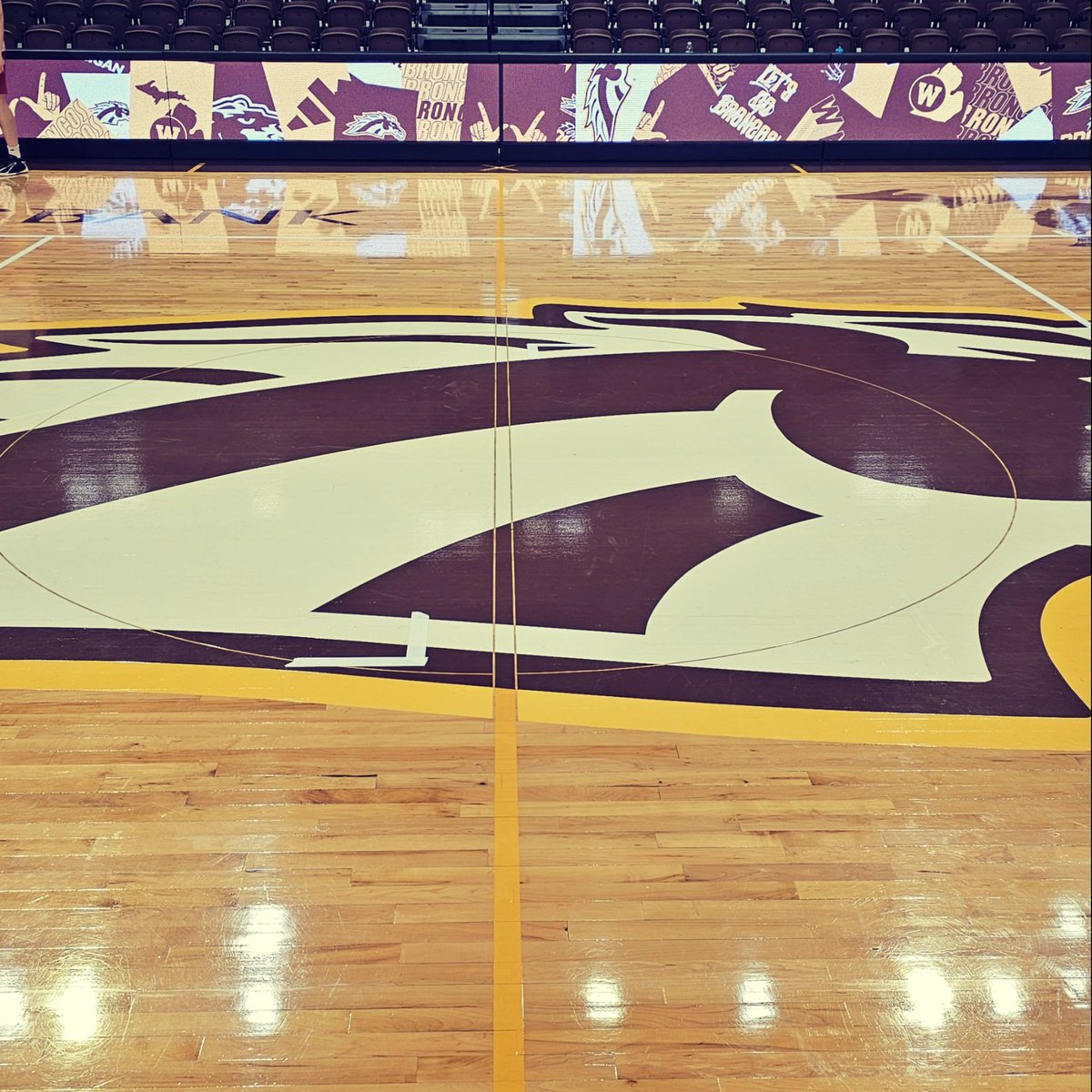 CDOG_9's tweet photo. #21 @MiamiOH_BBall at Western Michigan https://t.co/Jd4fkb5QLe