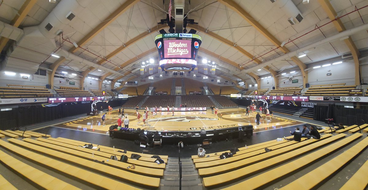 CDOG_9's tweet photo. #21 @MiamiOH_BBall at Western Michigan https://t.co/Jd4fkb5QLe