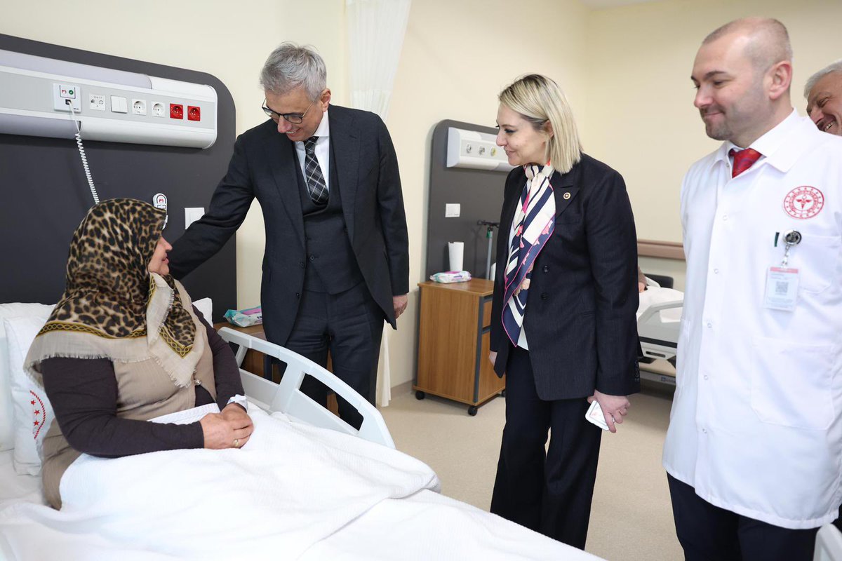 saglikbakanligi's tweet photo. Sağlık Bakanımız Prof. Dr. Kemal Memişoğlu’nun teşrifleriyle 250 Yataklı Kastamonu Fizik Tedavi ve Rehabilitasyon Hastanesi’nin açılışı gerçekleştirildi. 

Bakanımız, program kapsamında hastanemizin birimlerini ziyaret ederek tedavi gören hastalarımıza geçmiş olsun dileklerini iletti, sağlık personelimize kolaylıklar diledi.