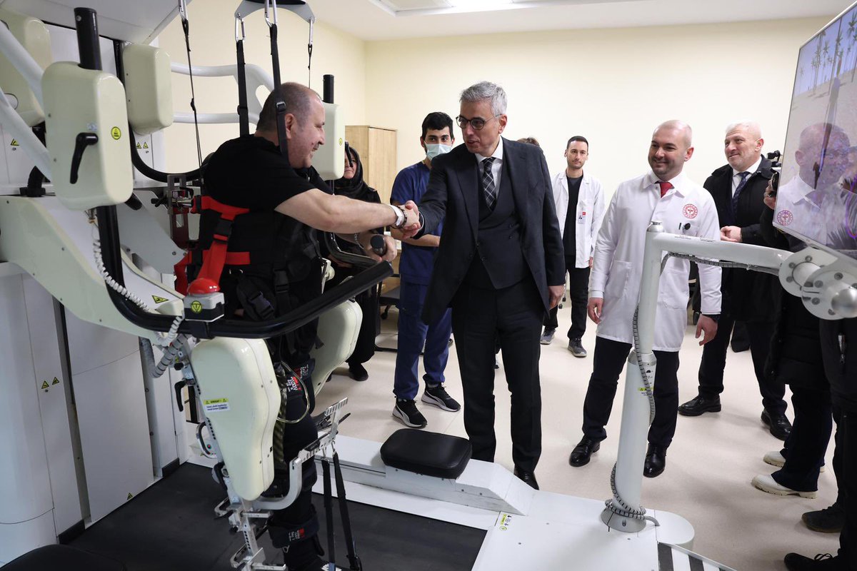 saglikbakanligi's tweet photo. Sağlık Bakanımız Prof. Dr. Kemal Memişoğlu’nun teşrifleriyle 250 Yataklı Kastamonu Fizik Tedavi ve Rehabilitasyon Hastanesi’nin açılışı gerçekleştirildi. 

Bakanımız, program kapsamında hastanemizin birimlerini ziyaret ederek tedavi gören hastalarımıza geçmiş olsun dileklerini iletti, sağlık personelimize kolaylıklar diledi.