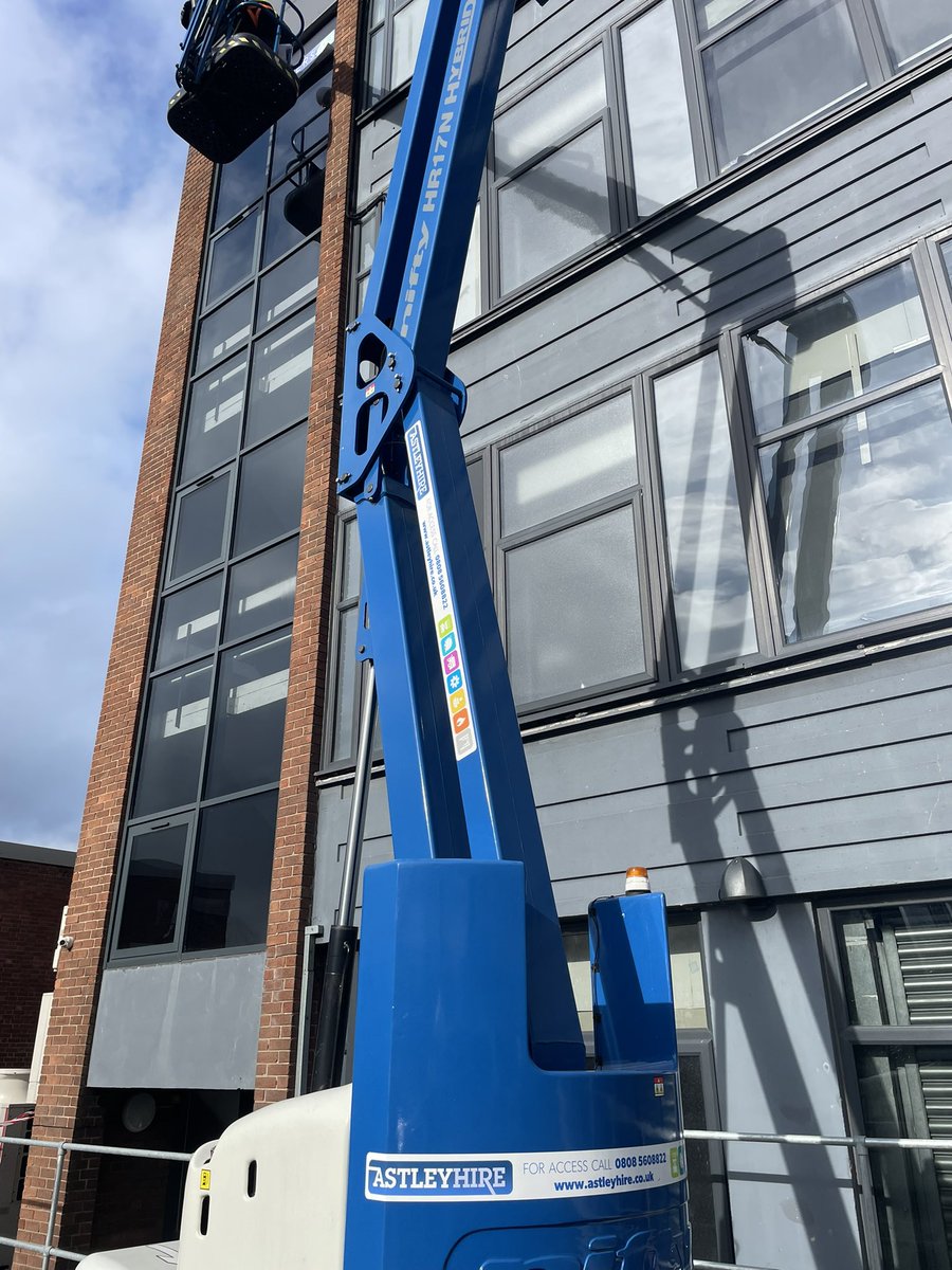 branditgb's tweet photo. Working on a big one in rainy Manchester. Thank god the sun shone on Wednesday. https://t.co/nejCCbFYLf