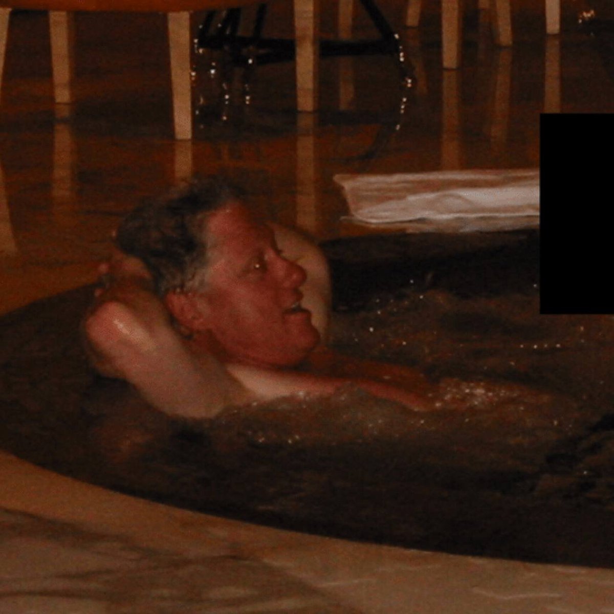 runews's tweet image. #CLINTON: ‘I had NO IDEA of crimes Epstein was committing. No matter how many photos you show me’