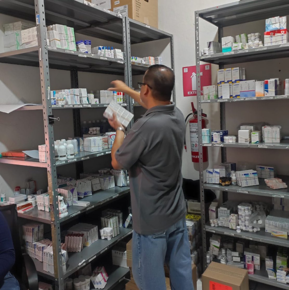 Llegan medicamentos a la Farmacia del Consultorio de Atención Familiar del <a href="/ISSSTE_mx/">ISSSTE</a> ubicado en San José de Gracia, Aguascalientes.