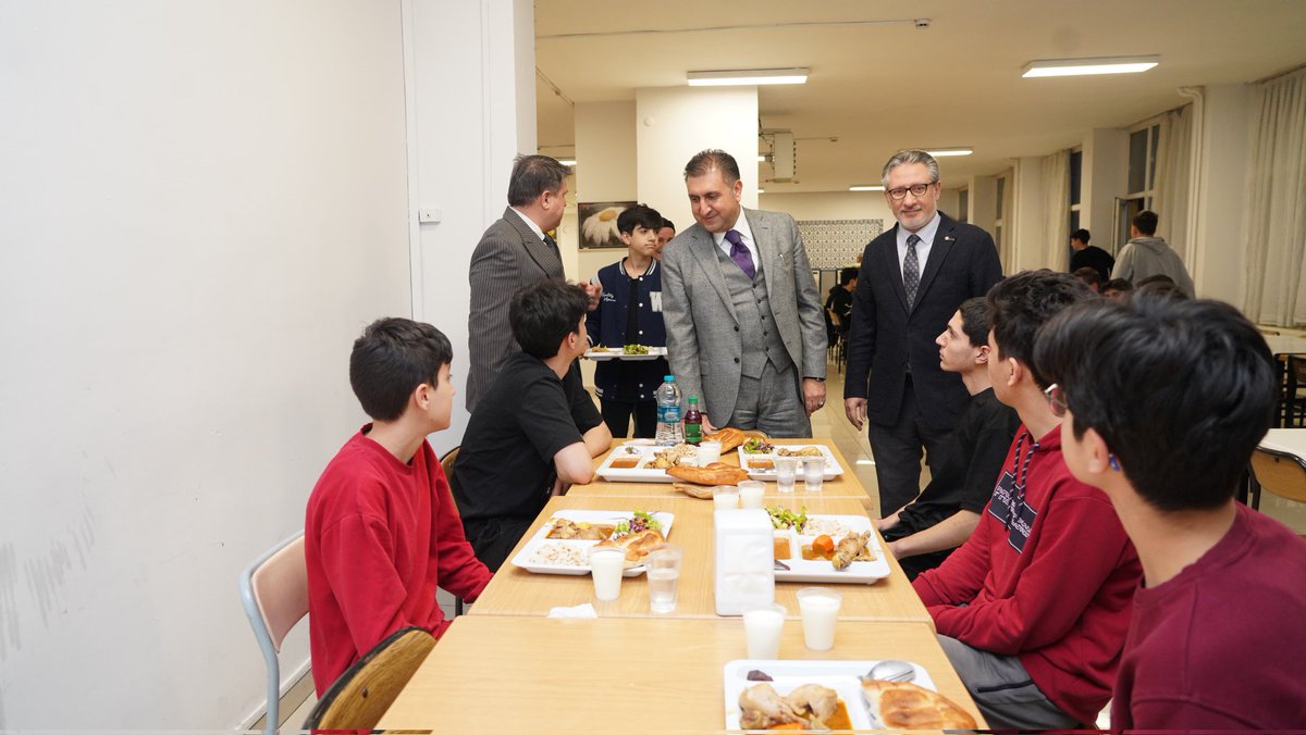 🌙✨️ İl Millî Eğitim Müdürümüz Murat Mücahit Yentür, Ramazan Ayı vesilesiyle Çapa Fen Lisesi pansiyonunda düzenlenen iftar programında eğitim yöneticileri, öğretmen ve öğrencilerimiz ile bir araya geldi.

#MaarifinKalbindeRamazan

<a href="/tcmeb/">Millî Eğitim Bakanlığı</a> <a href="/Yusuf__Tekin/">Yusuf Tekin</a> <a href="/MucahitYentur/">Murat Mücahit Yentür</a>