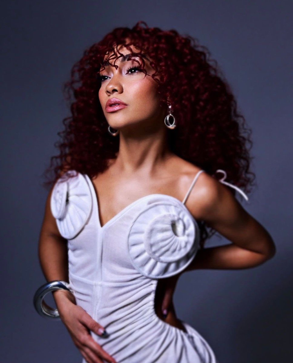 Leigh-Anne debuts at #3 on the Official UK Charts with her independent debut album ‘MY EGO TOLD ME TO’. 

She makes history as the first black british girl group member to debut in the top 5, and Little Mix are now the only girl group ever with all members having a #3 position.