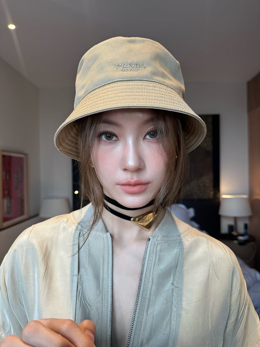 โคลสอัพสวยมากกกกกกกกกกก เมคอัพไทยไม่แพ้ใครในโลกจริงๆ

NAMTAN DA PRADA FW26
#PradaFW26xNamtan <a href="/Prada/">PRADA</a> 
#PRADAFW26 #PRADA