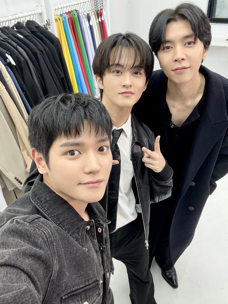 รอยยิ้มหึห์ ของเด็กคนนึงที่ภูมิใจและมีความสุขเล้กๆทุกครั้งที่ได้อยู่แก๊งลูกหมูปี 95 ซึ่งตัวเอง 95(+4)