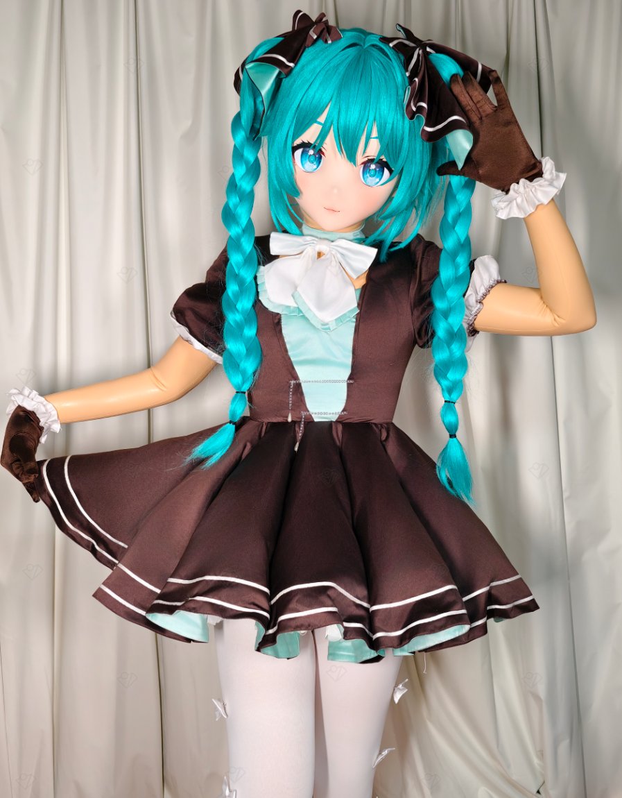 这黑色桃家的肤色胶颜色怎么这么黄😡拍的每张都得重新调手臂的颜色