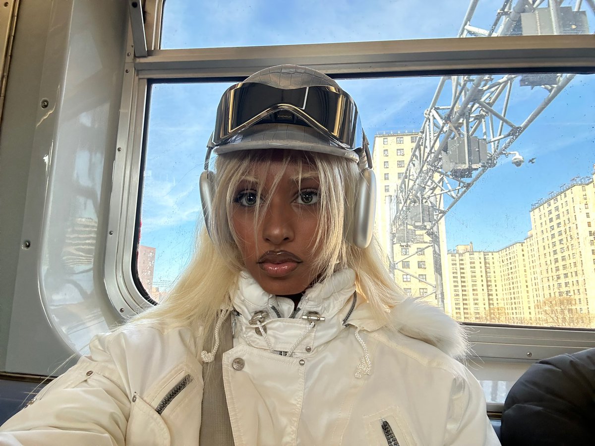 skyicidal's tweet photo. buttoned up to the TOP https://t.co/fakH0yONDd