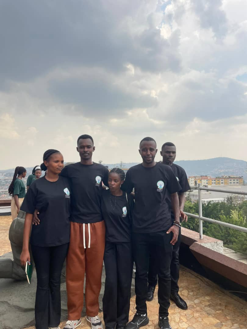 NyaruguruRyvcp's tweet photo. Urubyiruko rw'abakorerabushake n'inama y'igihugu y'urubyiruko @NyaruguruDistr basuye urwibutso rwa jenoside rwa Kigali ku Gisozi, ruruhukiyemo imibiri y'abatusi isaga 250,000, n'Ingoro y'Amateka y'Urugamba rwo guhagarika jenoside, hagamijwe gukomeza kwigira ku mateka. https://t.co/DGNCF1YG2C