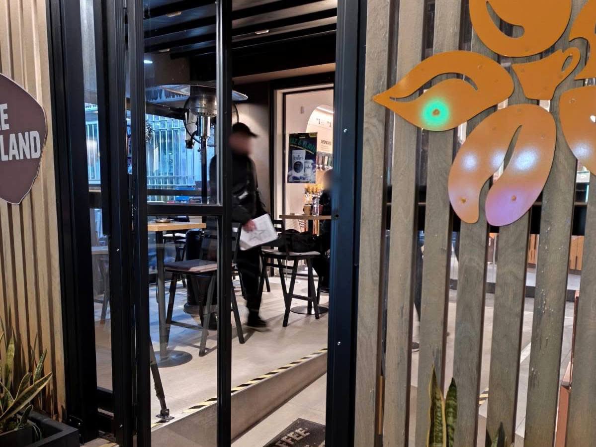 [Νότιος τομέας Ρουβίκωνα] Μοίρασμα κειμένων πραγματοποιήθηκε χτες στην περιοχή της Δάφνης για τον αδικαίωτο αγώνα των Τεμπών, 3 χρόνια μετά τη δολοφονία.
Νότιος τομέας Ρουβίκωνας
Για επικοινωνία με Ν τομέα
📞: 6970445223

Το κείμενο στο 1ο σχόλιο 👇