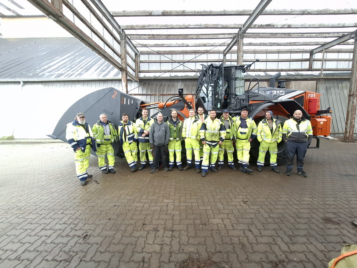 Hitachi Construction tweet media