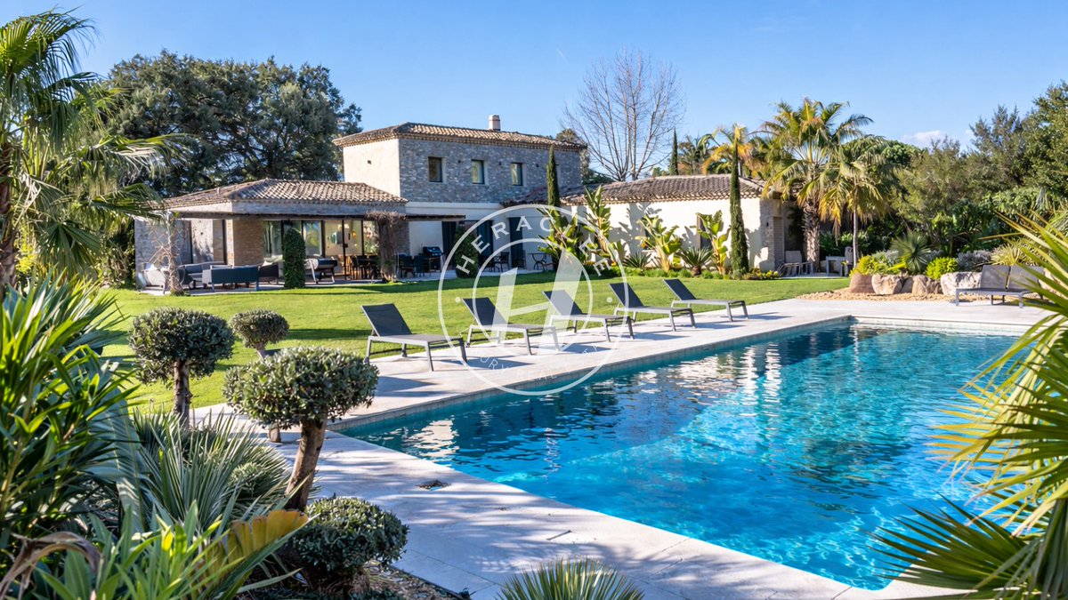 HeracleeGroup's tweet photo. 🌞 Un coin de paradis où le luxe rencontre la nature 🌿
Piscine miroir, jardin méditerranéen et villa de caractère… le calme absolu pour des moments inoubliables 💦🏡

#VillaDeRêve #LuxuryLiving #Piscine #MediterraneanStyle #ArtDeVivre #MaisonDeCharme https://t.co/yOWJpETMKe