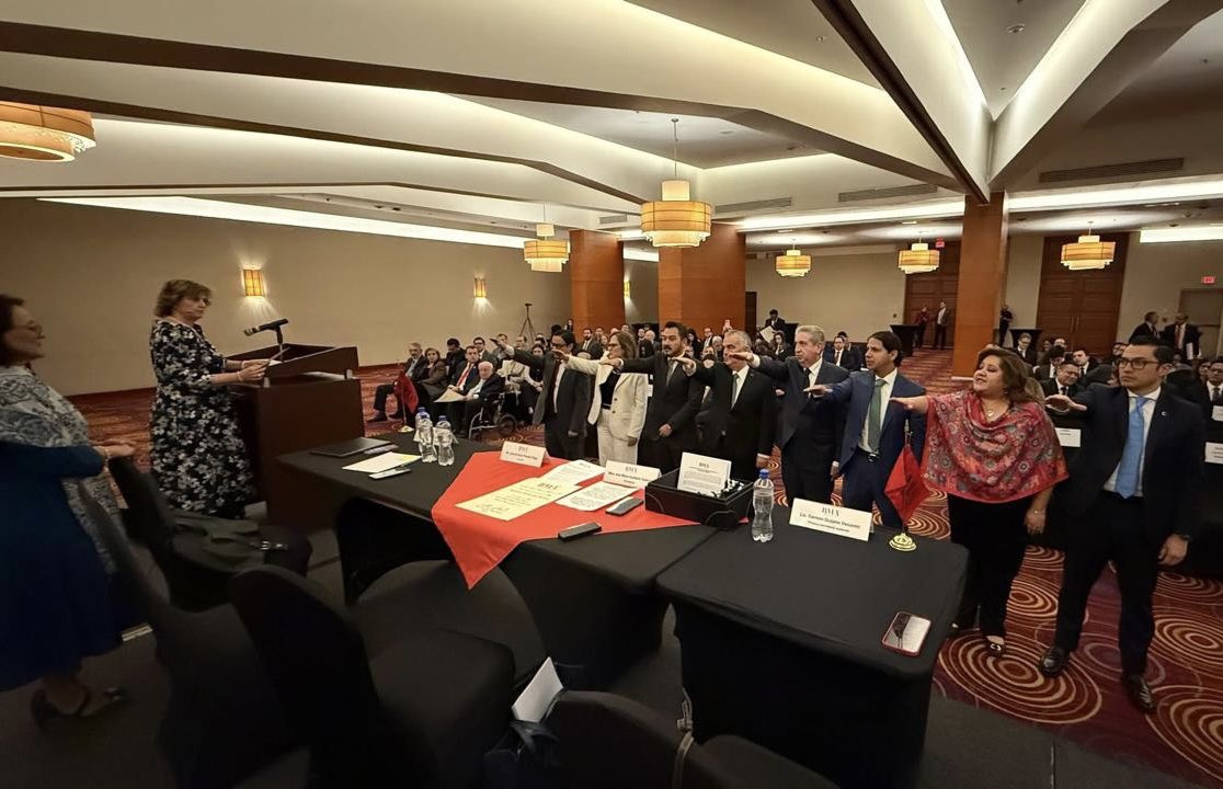 Alejandro Díaz de León tweet media