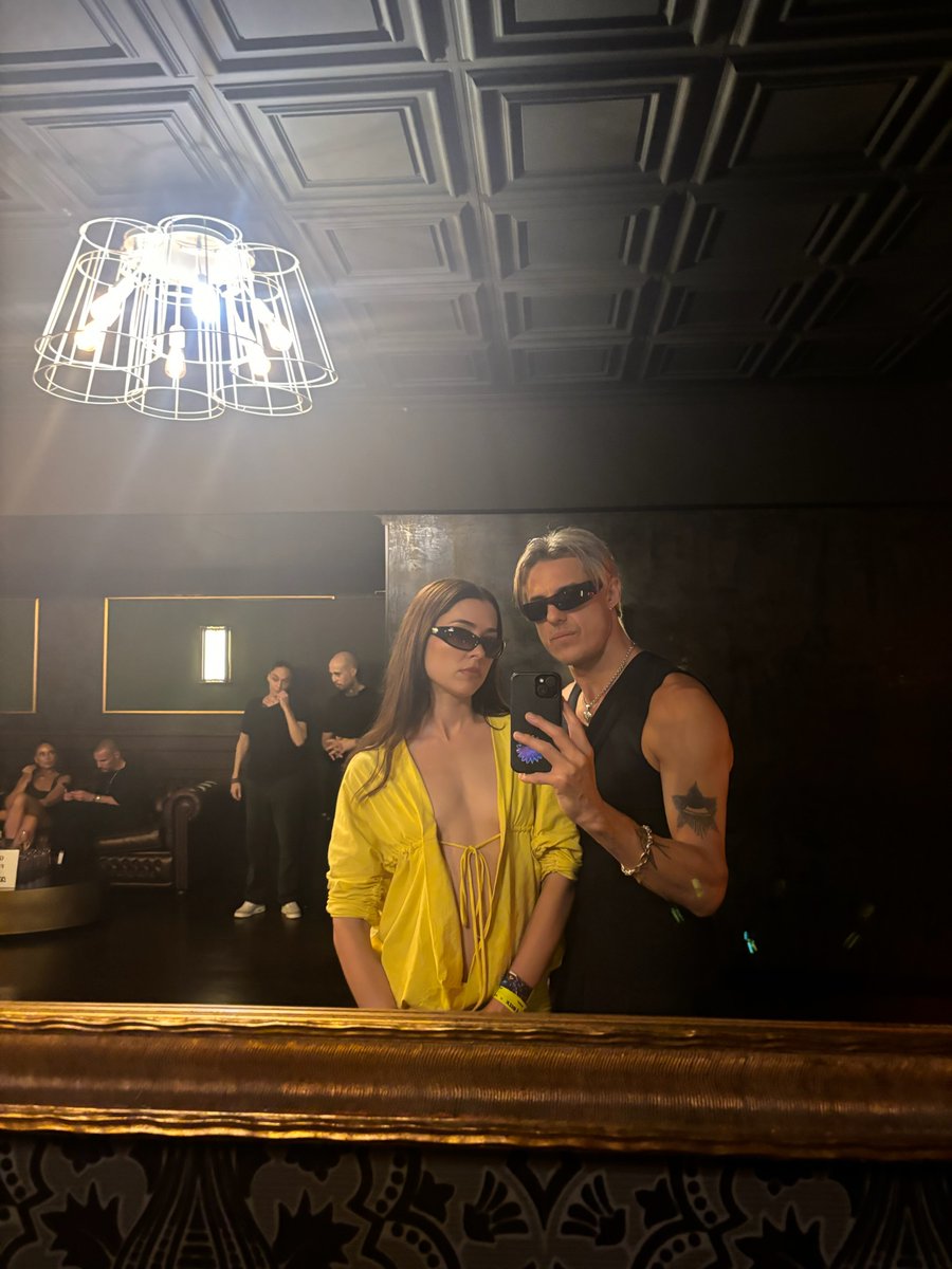 Confidence Man tweet media