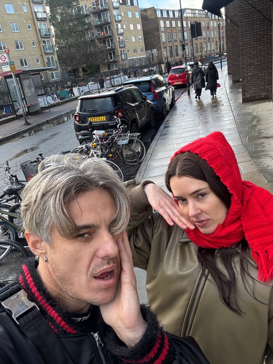 Confidence Man tweet media