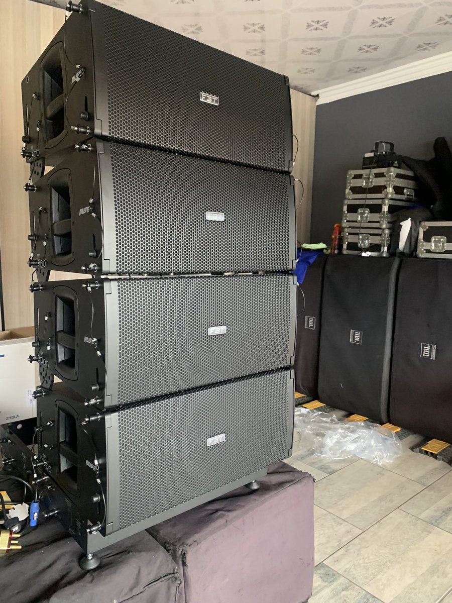 Kgopela spanne makgowa! Fully equipped with an 16x FBT MUSE210 line array, 15x double JBL SRX828 subs, Pioneer DJ setup, LED screens, and a reliable generator. Ready for any event, big or small