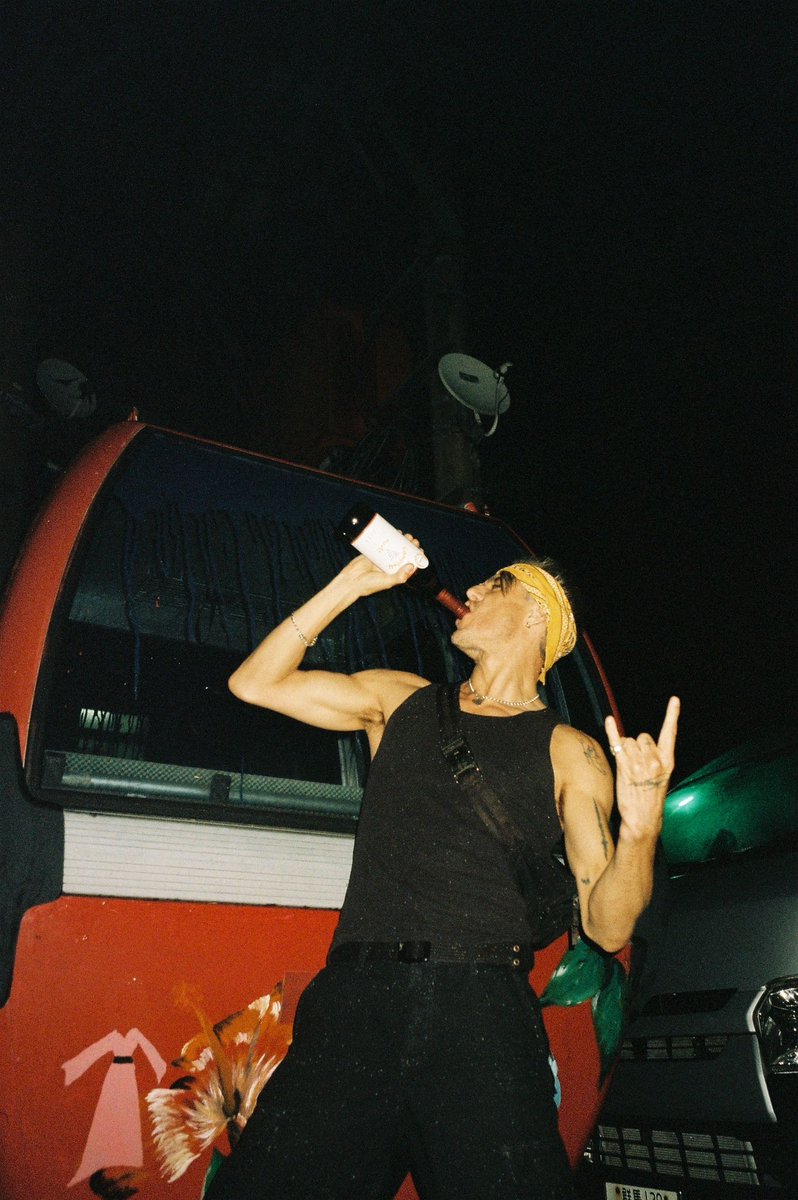 Confidence Man tweet media