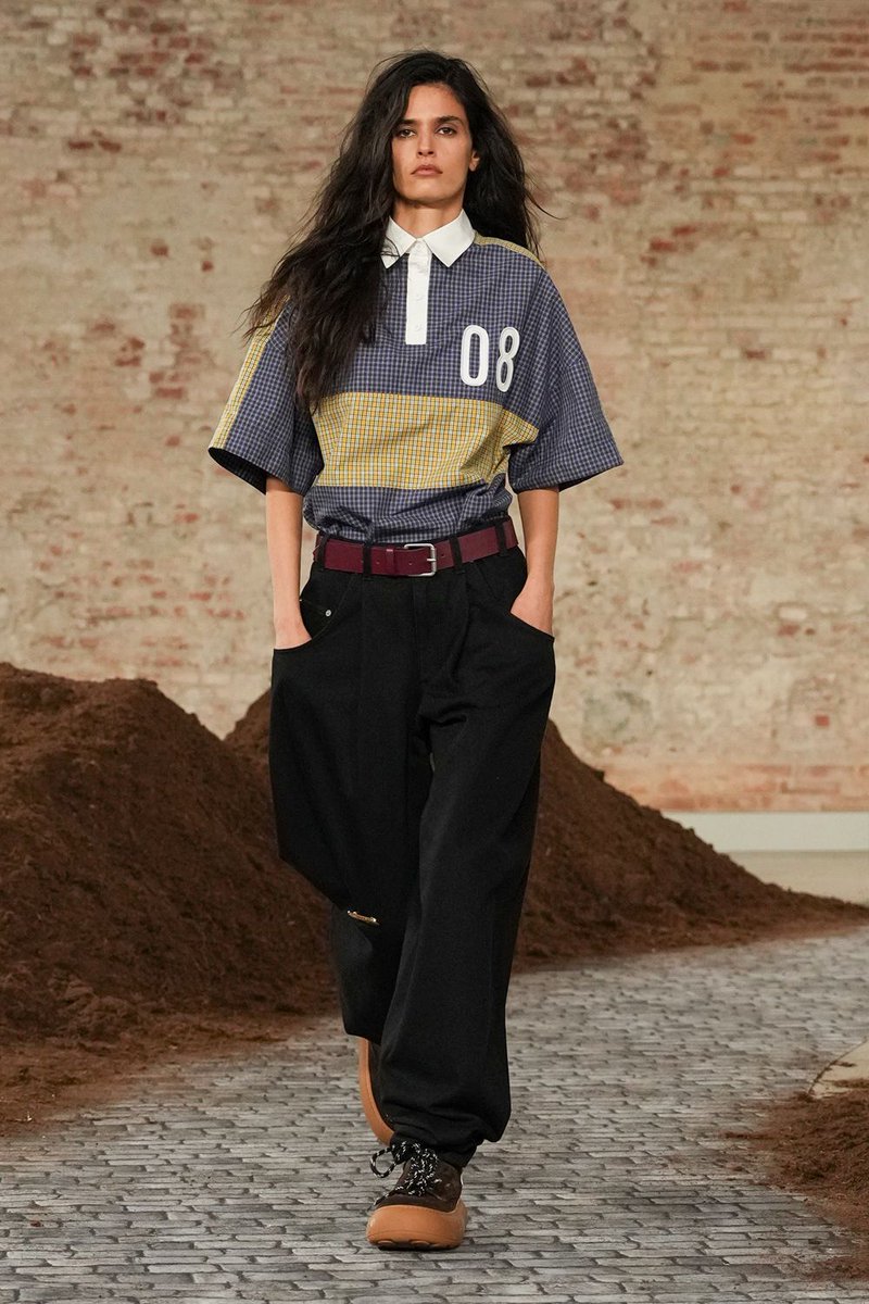 Lessie 🪐 tweet media