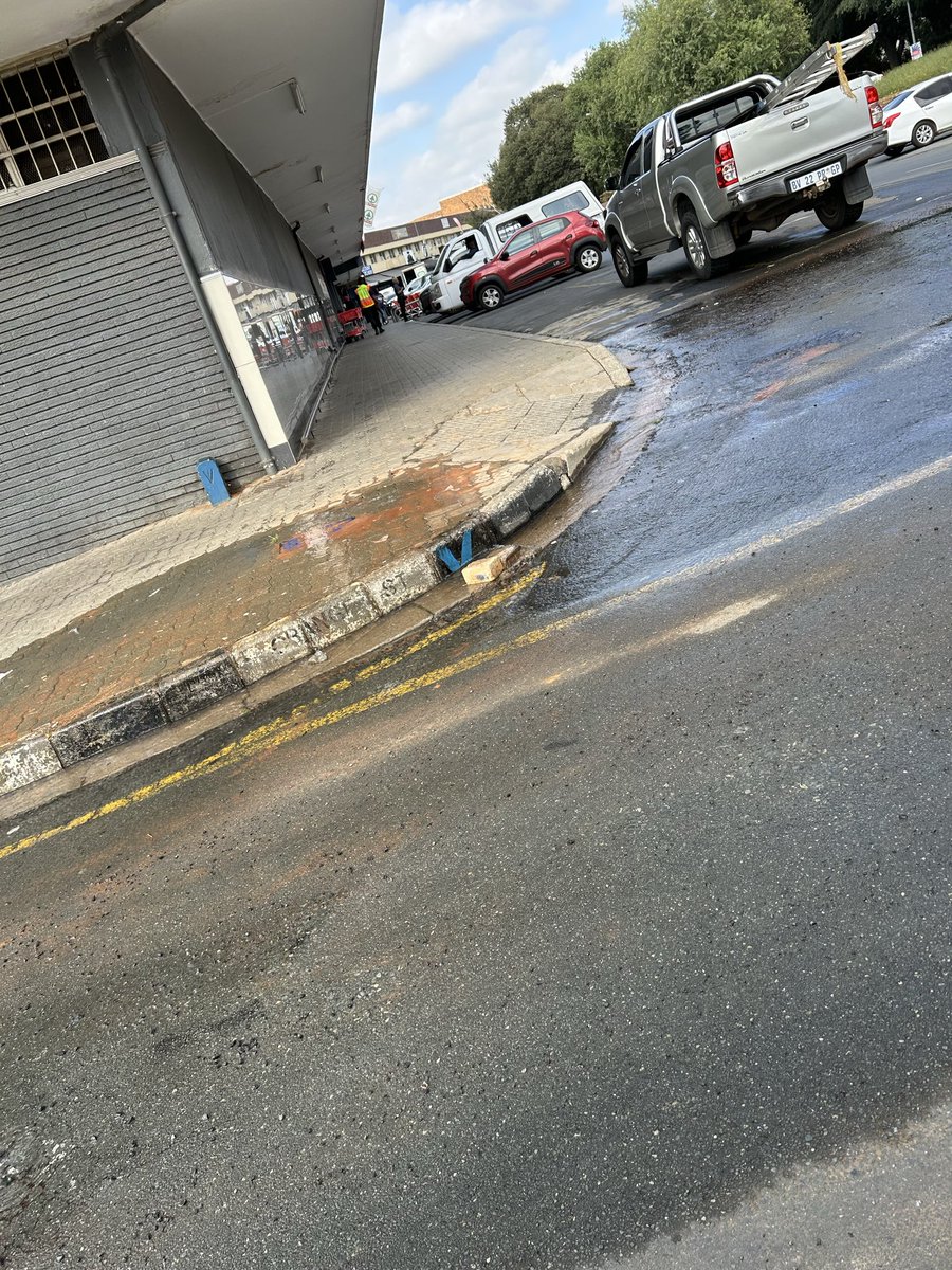 Harryn1's tweet photo. @JHBWater reporting water leak at 10 Orange street, Cnr George Ave, Sandringham. Massive amounts of water being lost. https://t.co/curkBLZcp0