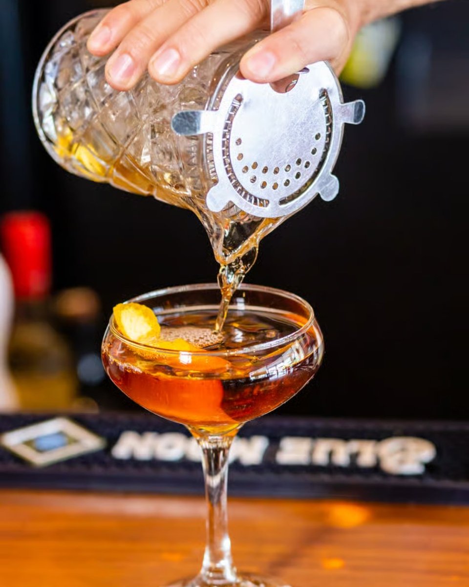 It's Friday! You know what that means. Time to unwind with some bar drinks. See you! 🥂

#TheFreakinIncan #FridayVibes #RoswellDrinks thefreakinincan.com