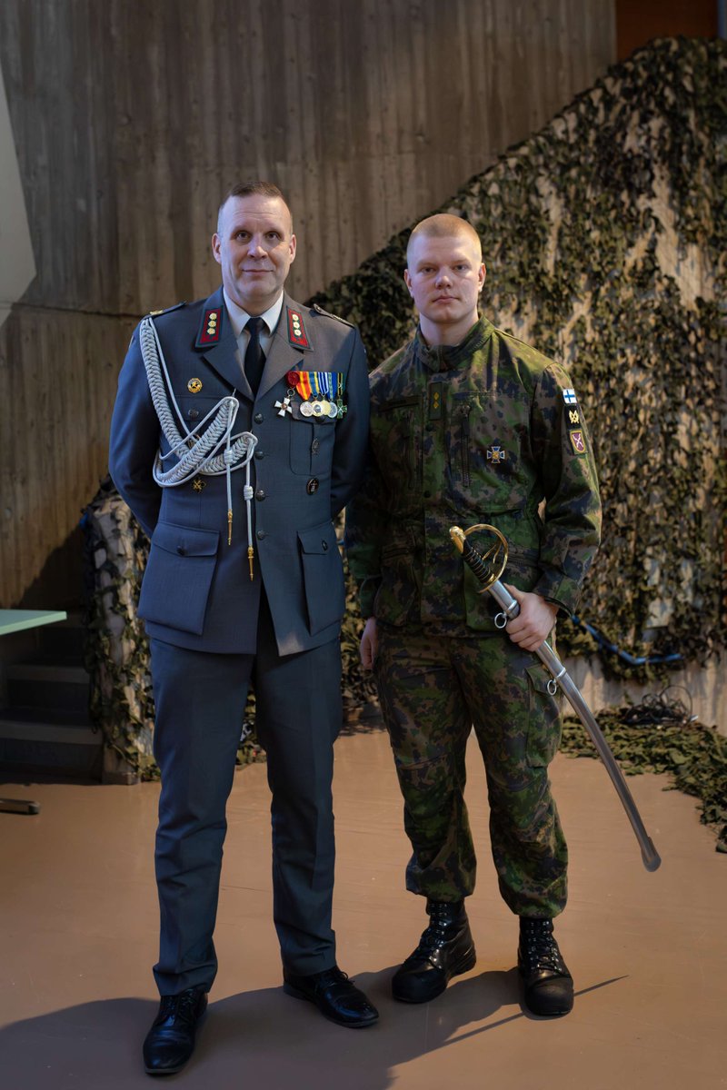 MaasotaK's tweet photo. Tänään juhlitaan Panssarireserviupseerikurssi 267 päättymistä. Päiväjuhlassa Maasotakoulun johtaja ev Timo Hänninen nimitti upseerioppilaat kokelaiksi. Onnittelut tuoreille upseerikokelaille! Ensi viikolla kokelaat palaavat kotiyksiköihinsä. https://t.co/Nelu6P4l7H