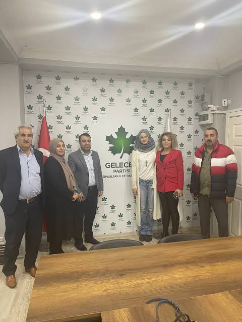 RusenPress's tweet photo. Eski Başbakanlardan Ahmet Davuoğlu'nun kızı Hacer Büke Davutoğlu'nın başını açtığı görüldü. https://t.co/pZgpHPbgFM