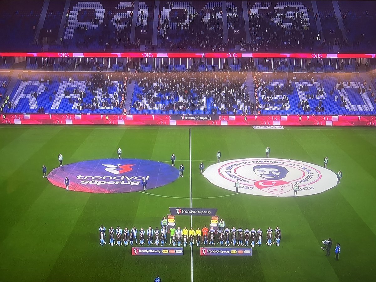 Papara Park’da müthiş bir atmosfer!
Avrupa ligini garantileyen ve şampiyonluğa oynayan Trabzonspor’u taraftarlar yalnız bırakmadı! 🔥#TSvFKG