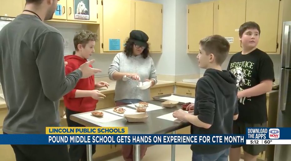 lps_cte's tweet photo. FCS students at Pound Middle School got the opportunity to prep pizza for Career &amp; Technical Education Month

Check out the 10/11 News Story:  https://t.co/fAw05KUFeT

#CTEMonth, #lpscte https://t.co/fTJnOLhAaw