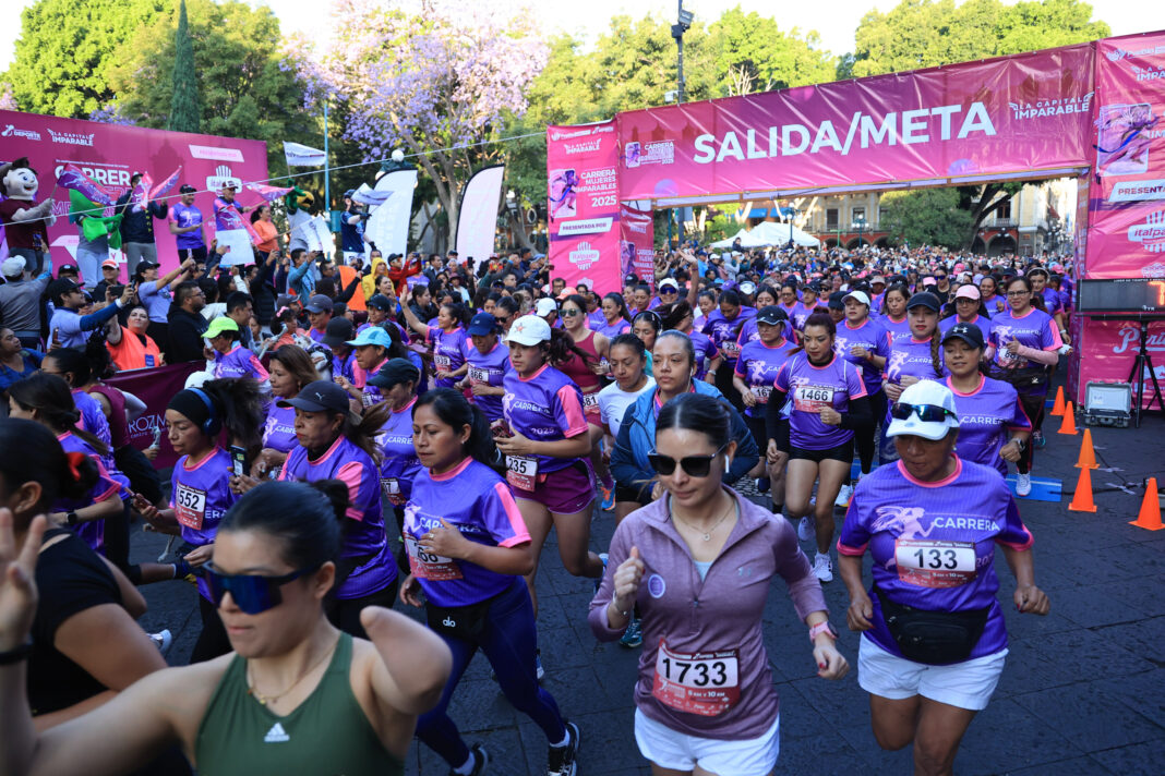 RepInformativo's tweet photo. Durante marzo, la administración de @pepechedrauimx promueve el empoderamiento femenino con eventos culturales. 🏃‍♀️🎶💬 Puebla capital se llena de actividades para visibilizar y reconocer la participación de todas las mujeres. #MujeresImparables https://t.co/guQek8IJA9 https://t.co/xPyKt1X3nb