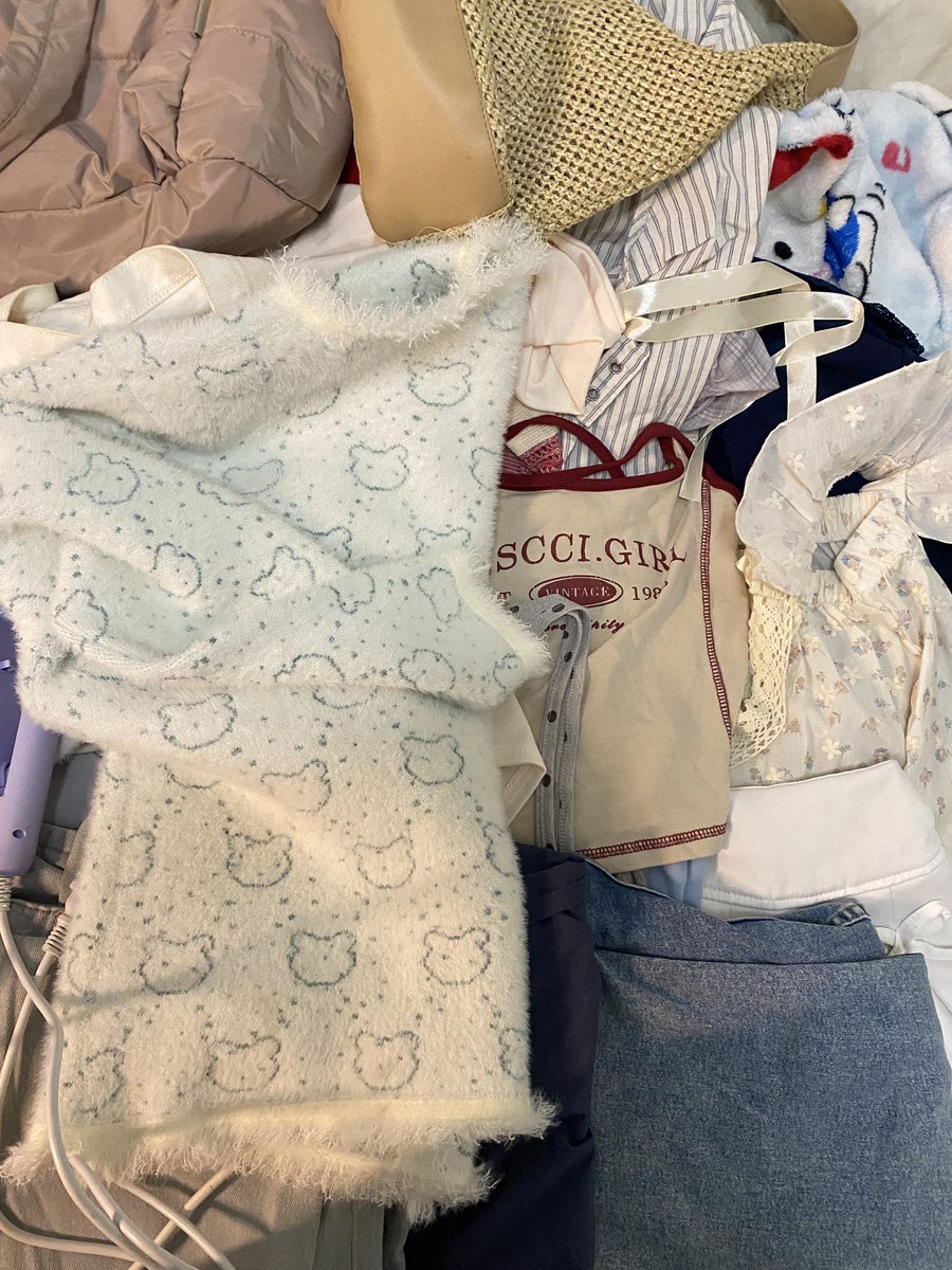 Reneeronn's tweet photo. ปล่อยเสื้อผ้ามือ 2 ซื้อมาราคาเกิน 200 ทุกตัวปล่อยเริ่มต้น 80฿ ค่า🥺🤏🏻❤️

ค่าส่ง 40฿ เหมา ๆ 😻✨

#ส่งต่อเสื้อผ้ามือ2 #เสื้อผ้ามือสองสภาพดี #เสื้อผ้ามือสองราคาถูก #ส่งต่อgentlewoman https://t.co/YL5xoELEwq