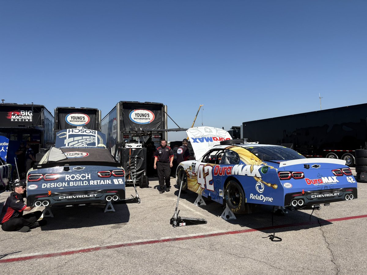 Garage is open at <a href="/NASCARatCOTA/">NASCAR at COTA</a>! Tech is underway. Practice + qualifying will be on <a href="/TheCW/">The CW</a> app at 5PM ET 📲