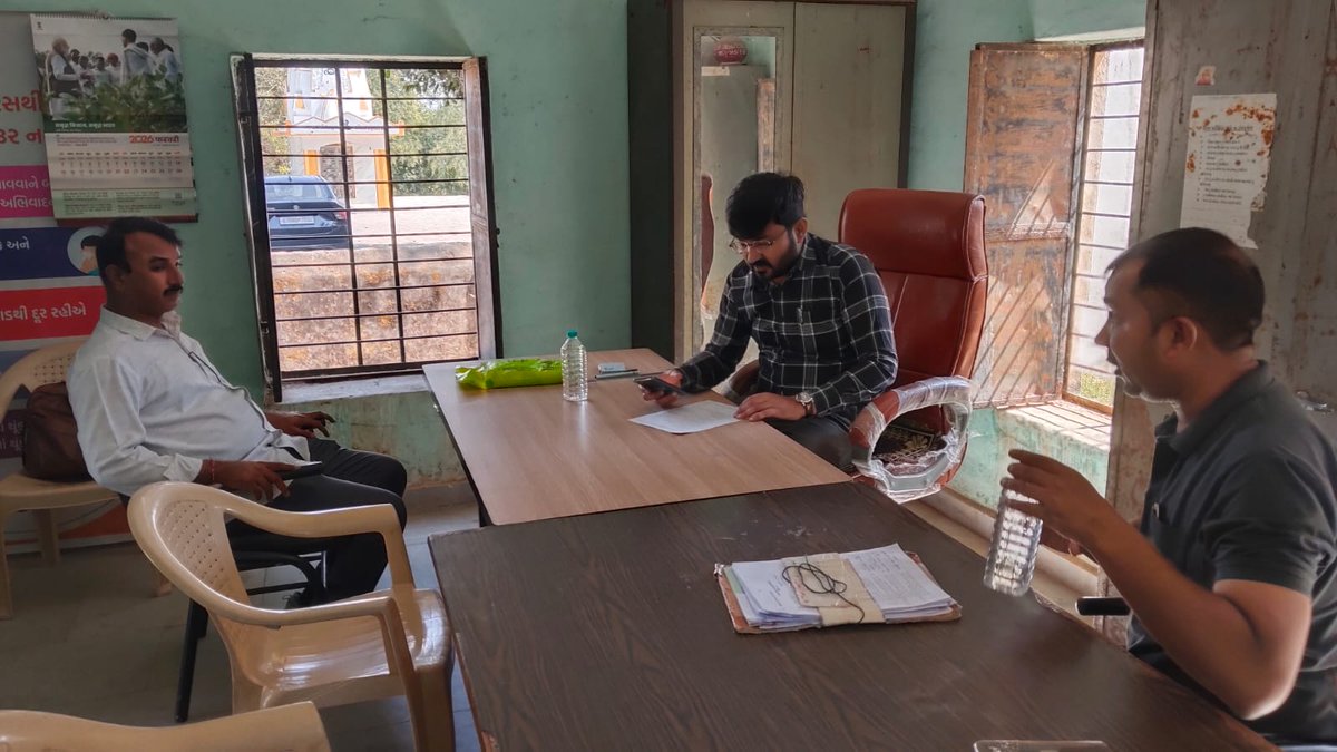 sdmpalanpur's tweet photo. આજરોજ વડગામ તાલુકાના કાલેડા, ધનાલી તથા અંધારીયા ગામોની પંચાયતોની મુલાકાત લઇ દફતર તપાસણી કરી. https://t.co/CYPX4As00D