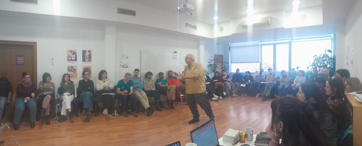 agrestascoop's tweet photo. La pasada semana tuvimos el placer de asistir a una charla a cargo de Pepe Albors de @FEVECTA 

👉valores del modelo cooperativo:
participación democrática
corresponsabilidad
transparencia
y compromiso ... 
todo ello bajo un necesario equilibrio como garantía de futuro https://t.co/2lbAIylMkd