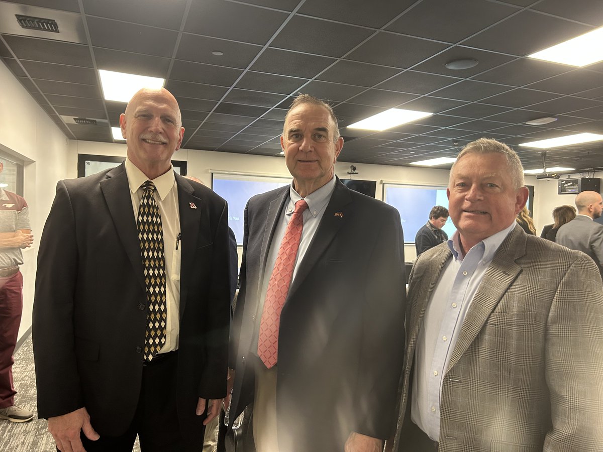 Shout out to Quaker Windows &amp; Doors for being a recipient of the Corporate Investment &amp; Community Impact (CiCi) Award by MO Governor Mike Kehoe.
This honors U.S. economic development projects that demonstrate significant capital investment and/or meaningful community impact.