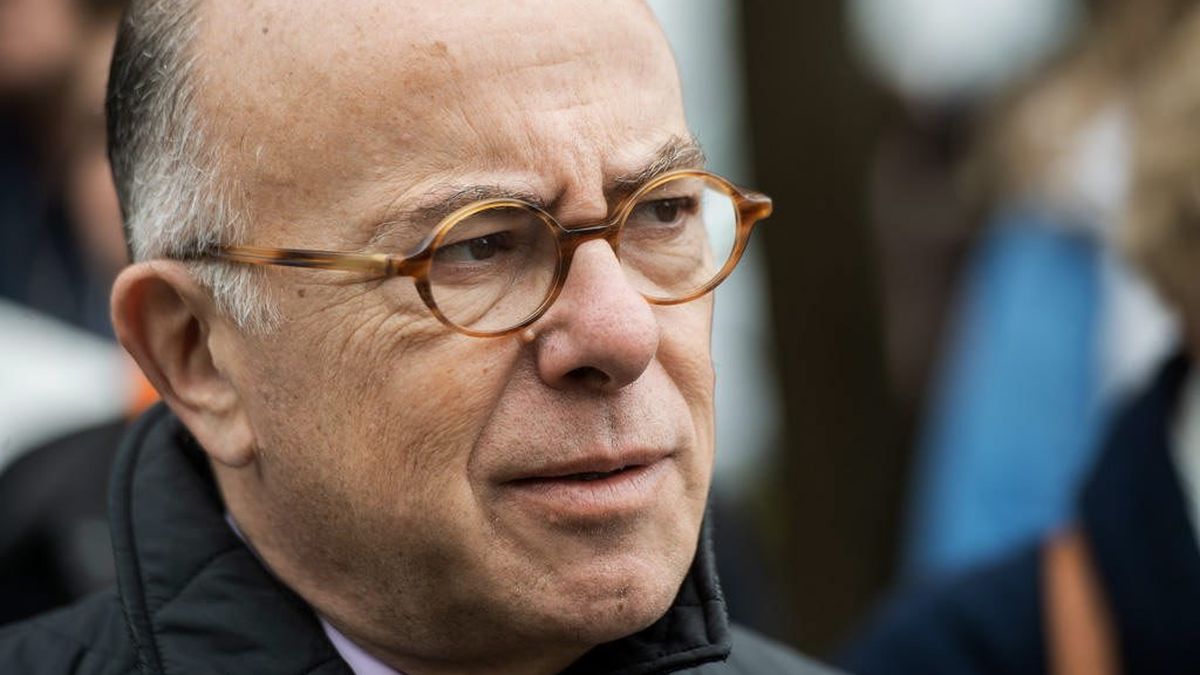 Bernard  Cazeneuve : « Dans la ville de Jean Moulin, de Robert Badinter, où les  milices de la collaboration ont livré tant de Juifs aux camps de la  mort, comment peut-on tomber dans cette fange sans honte et sans  déshonneur ? Mélenchon se rêvait Mitterrand, il finit comme