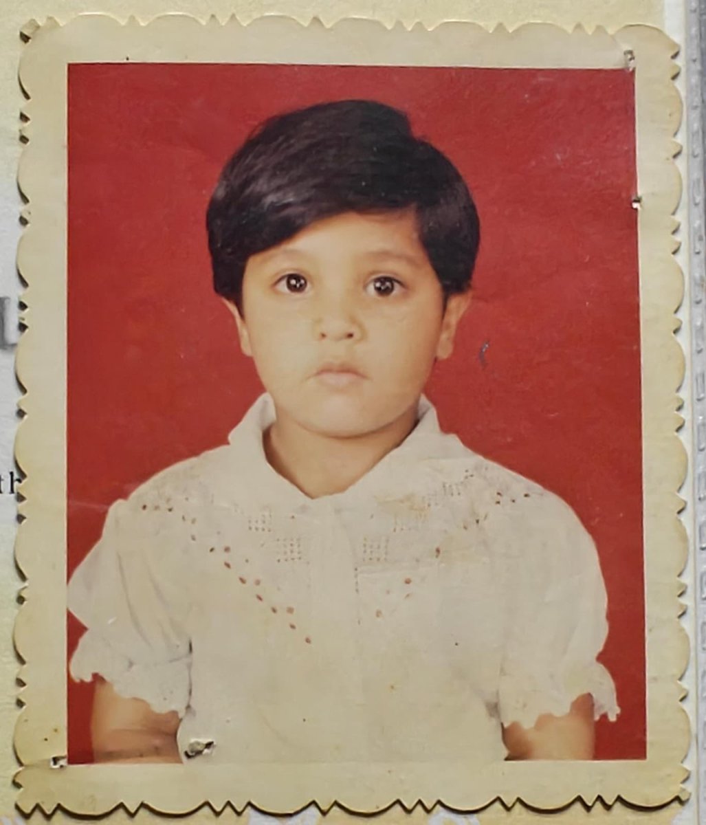 ایک بہن کی فریاد۔۔!!

“میرا نام نور فاطمہ ہے، میں 29 نومبر 1995 میں پیدا ہوئی تھی۔  میری جائے پیدائش فاطمہ میمیوریل اسپتال لاہور ہے۔ 
مجھے بتایا جاتا ہے کہ میں جب پیدا ہوئی سانس کی تکلیف میں مبتلا تھی دو ہفتوں تک ایڈمٹ رہی، کوئی لینے نہیں آیا۔ مذکورہ اسپتال میں میرے لےپالک والدین