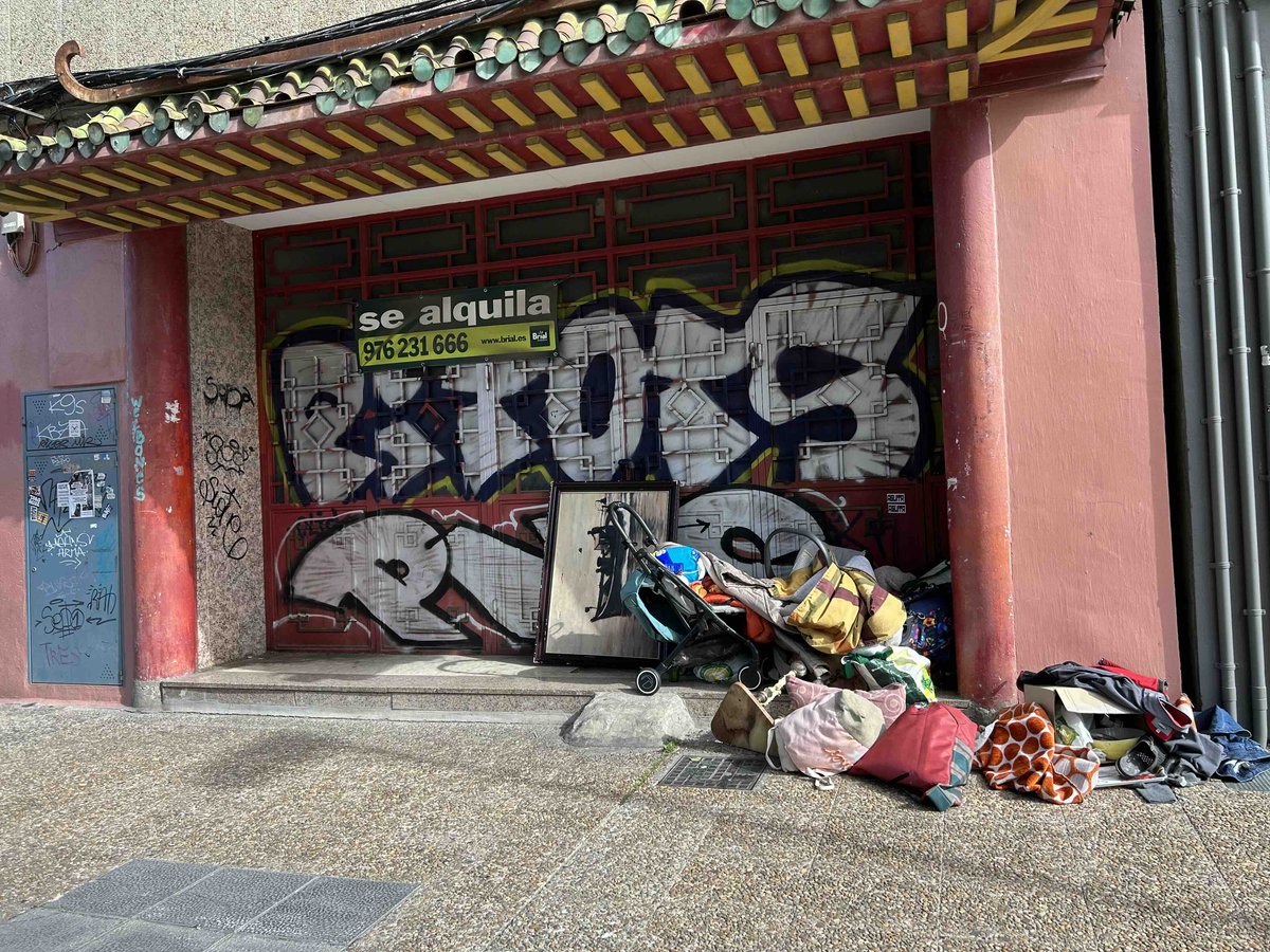 Marialdom's tweet photo. Queja enviada al Ayuntamiento de @zaragoza_es
  Sin respuesta por el momento, espero junto con muchos más ciudadanos un poco de atención a los barrios, este es el de Delicias muy abandonado @SoydeZaragoza
 @PodemosZaragoza
 @PSOEdeZaragoza
 @policia
 @elperiodico
 @heraldoes https://t.co/EQjHvDWVdA