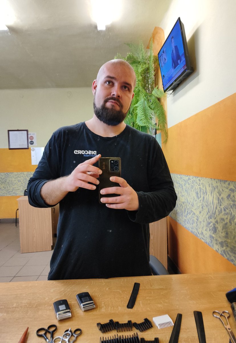 Po wizycie u fryzjera :D Miłego weekendu i do zobaczenia jutro na streamie! Ruszamy z live o 11