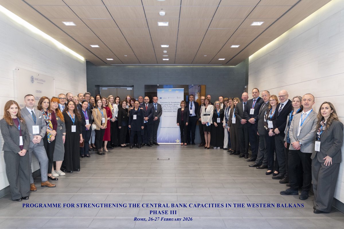 Centralnabanka's tweet photo. 🇪🇺🇲🇪 #CBCG dio treće faze EU programa za integraciju u #ESCB
Centralna banka Crne Gore učestvuje u trećoj fazi Programa za jačanje kapaciteta centralnih banaka na Zapadnom Balkanu. Program finansira #EU, a zajednički ga sprovode @bundesbank kao koordinator, @EU_Commission i 19 nacionalnih banka #ESCB uz podršku @ecb .
Aktivnosti programa, koji traje 36 mjeseci, usmjerene su na pripremu centralnih banaka regiona za punu integraciju u Evropski sistem centralnih banaka, kroz jačanje institucionalnih kapaciteta, unapređenje analitičkog okvira i primjenu evropskih i međunarodnih standarda.
🔎 Fokus će biti na savremenim temama centralnog bankarstva i nadzora: #AML, sajber rizici, upravljanje podacima, digitalna transformacija, inovacije i vještačka inteligencija.
#CBCG nastavlja da sistemski jača spremnost za članstvo u #ESCB i punu integraciju u evropski finansijski okvir. 🇲🇪💶
https://t.co/95fDAYOEbt