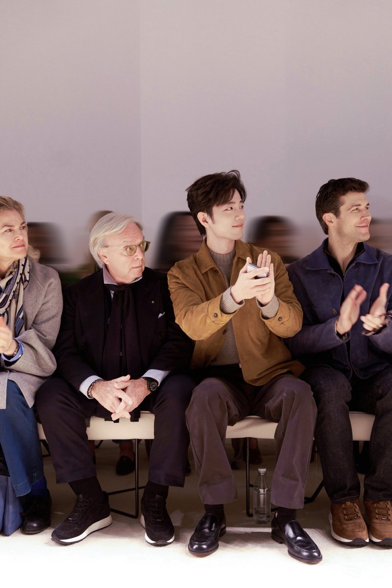 #XiaoZhan Studio updated with today Tods show at Milan Fashion Week.
Xiao Zhan say between Diego della Valle and italian great classical dancer Roberto Bolle.
#XiaoZhanMFW26 #TodsFW26 #MFW #XiaoZhanxTods #ReadyForTods @tods