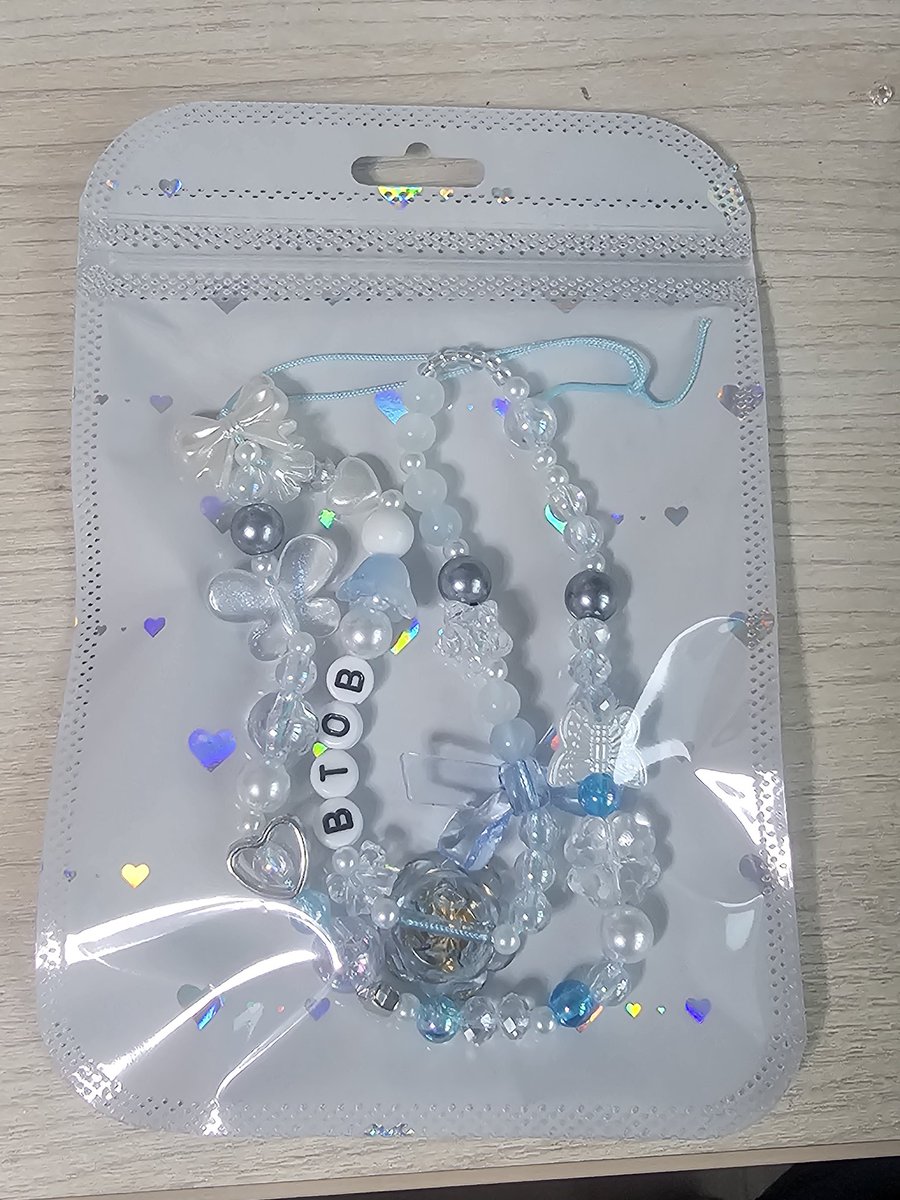 🏁이창섭 CheckMate 생파 나눔🏁
이번 생파에서 응원봉 스트랩을 나눔합니다!
※포인트 비즈의 위치는 달라질 수 있습니다
🏁날짜:3월 1일
🏁수량:26개
🏁장소 및 시간은 당일공지 합니다
 나눔 당일 암호명[선물 받으러 왔어요!]를 외쳐주세요💙
#rt 해주신 분들 중 추첨을 통해 두분께 보내드립니다!