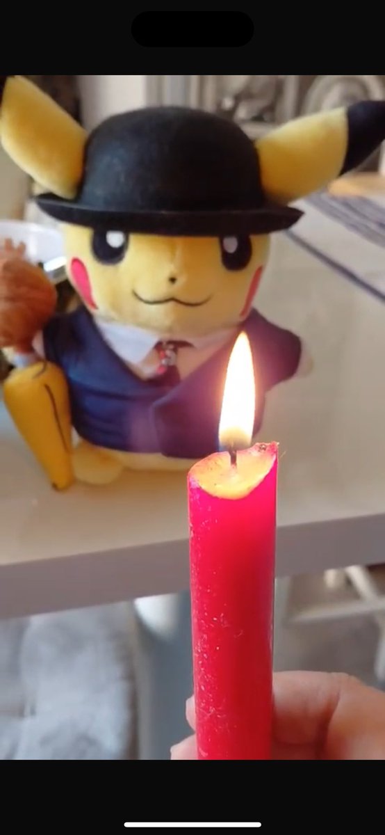 Ma mère a souhaiter un bon anniversaire à mon pikachu de Londres quelle reine