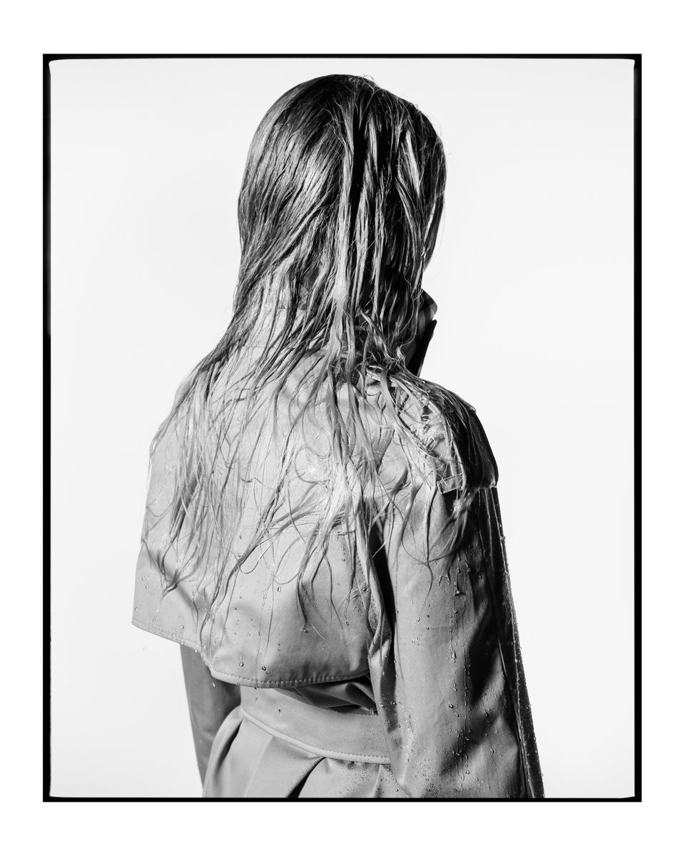 The collar. The belt. The rain

An icon steps into the spotlight...