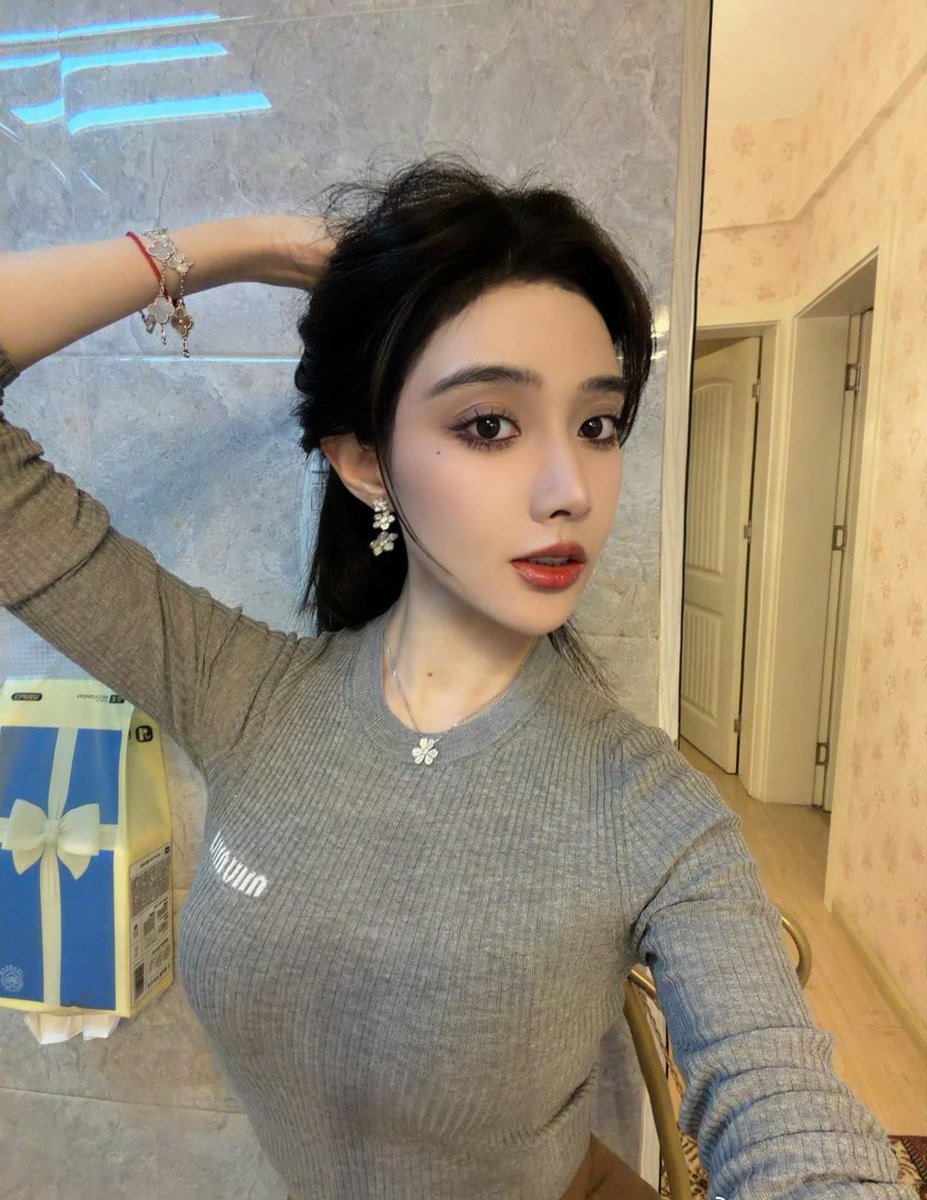 Yvoneraa's tweet photo. #美女 #女神 #空姐 #反差 #反差婊 #反差感 #女神婊 https://t.co/dSC7UqtLSb