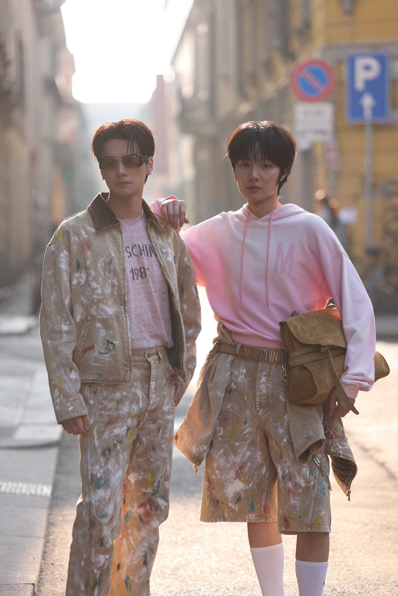ส่งตรงจากมิลานกับลุคของ #เก่งหฤษฎ์ บัวย้อย #harit_keng และ #น้ำปิงนภัสกร ปิงเมือง #nampingster ก่อนเข้าร่วมชมโชว์ #Moschino Autumn/Winter 2026 ณ กรุงมิลาน ประเทศอิตาลี #KengNampingwithmoschino
#MoschinoFW26 #Collezione08 #MFW #PATluxurygroup #ParagonFashion