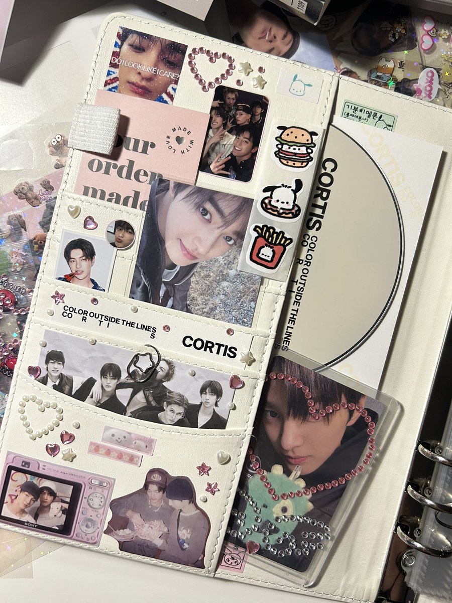 just finished decorating my #keonho binder🐶🩷