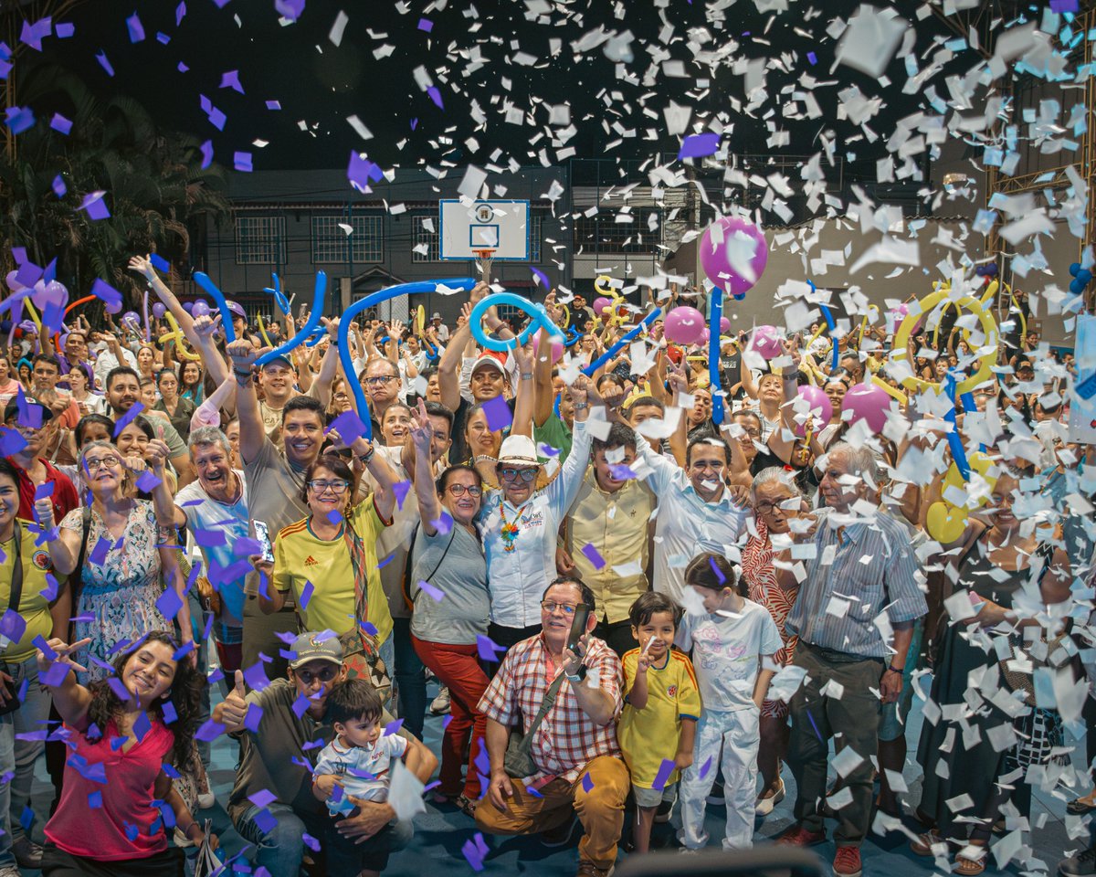 Sandovalxelmeta's tweet photo. ¡Estamos con el Pacto nos gritaban en la comuna 1! 

Y es verdad, Villavicencio está con el Pacto ciudadano. Vamos a defender lo conquistado y a luchar por los derechos de todos. Somos capaces, estamos con el pueblo y el pueblo con nosotros. 

El 8 de marzo, nos vemos en las urnas, ahí venceremos porque el Meta merece ser bien representado.